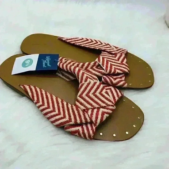 NWT Women's Louise Chevron Print Knotted Slide Sandals - Universal Thread - Red - Picture 1 of 8